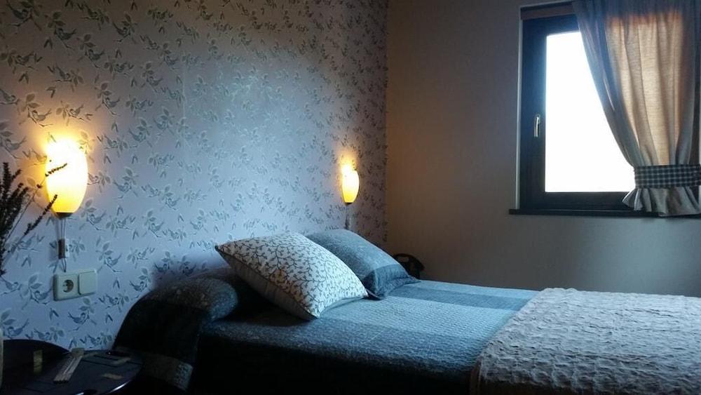 Hostal Xalet Refugi Pere Carné - Hostel