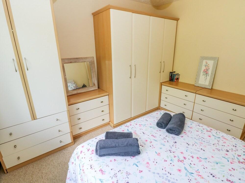 1 Homecroft Bungalows