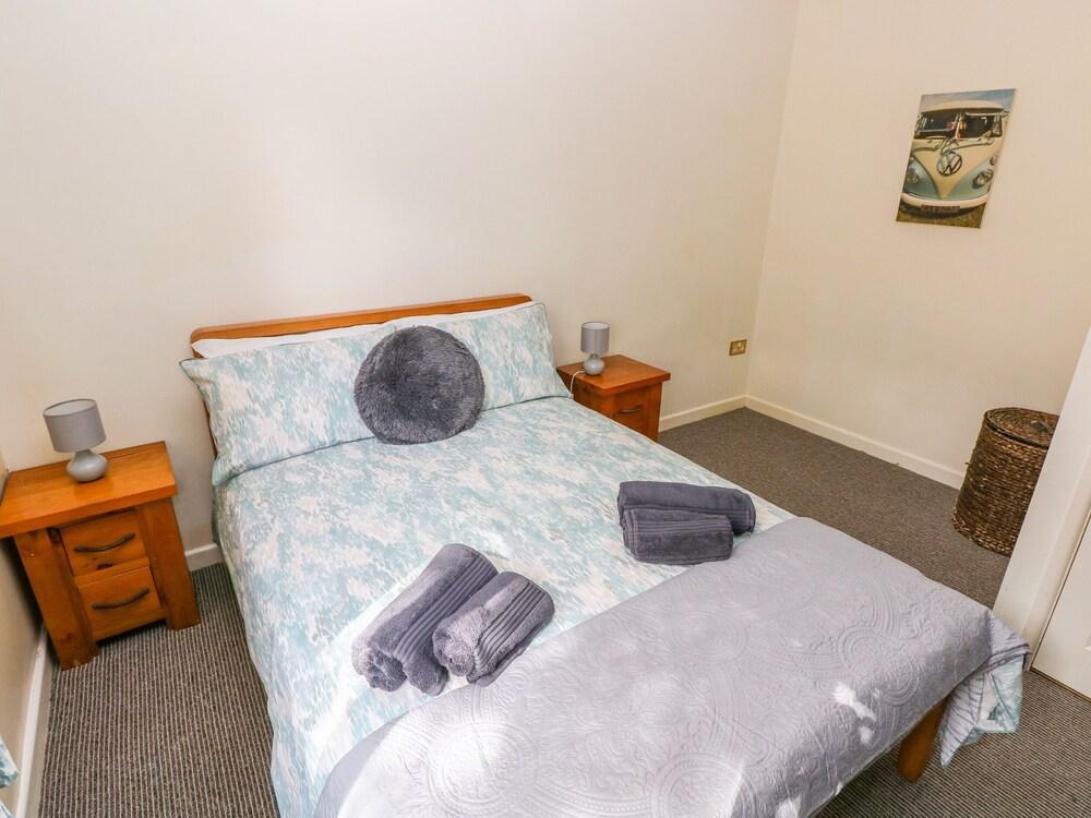 1 Homecroft Bungalows