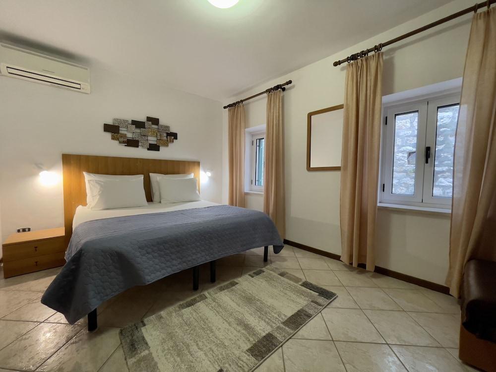 Rooms & Apartments Villa Town Gate