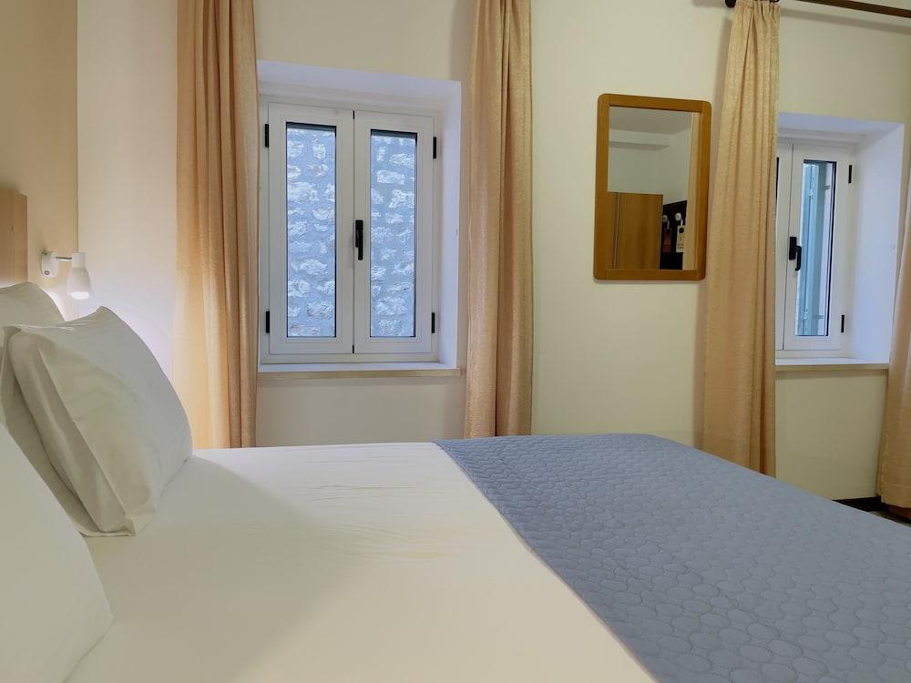 Rooms & Apartments Villa Town Gate