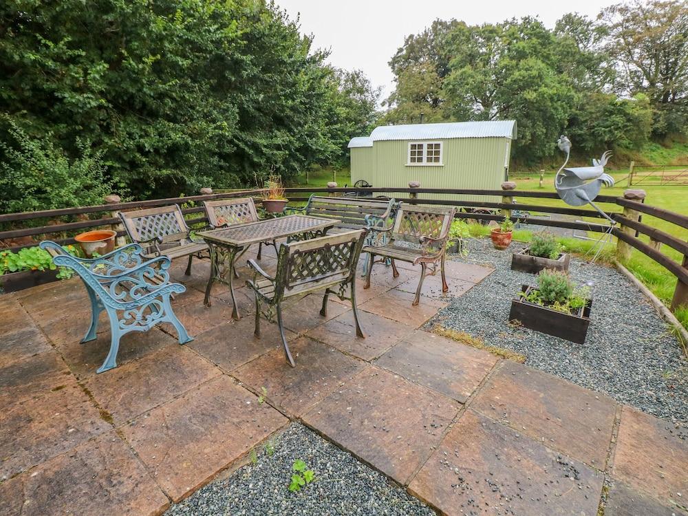 Shepherds Hut - The Hurdle