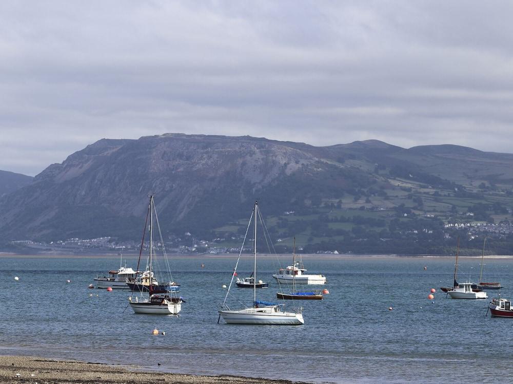 Gadlys House - Waters Edge