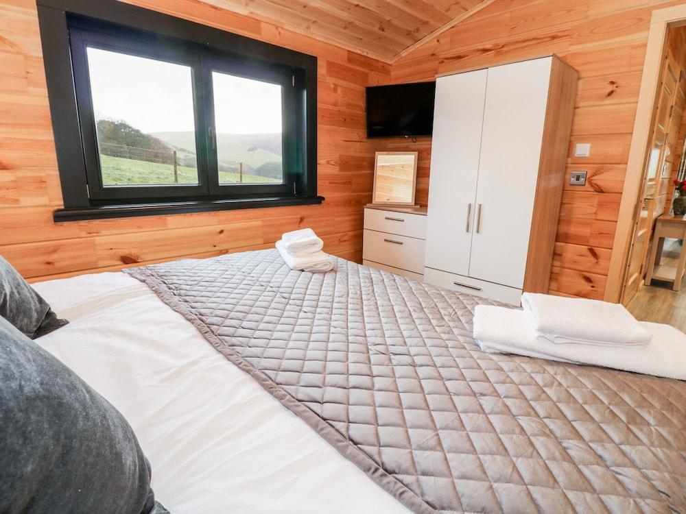 Bryn Eiddon Log Cabin