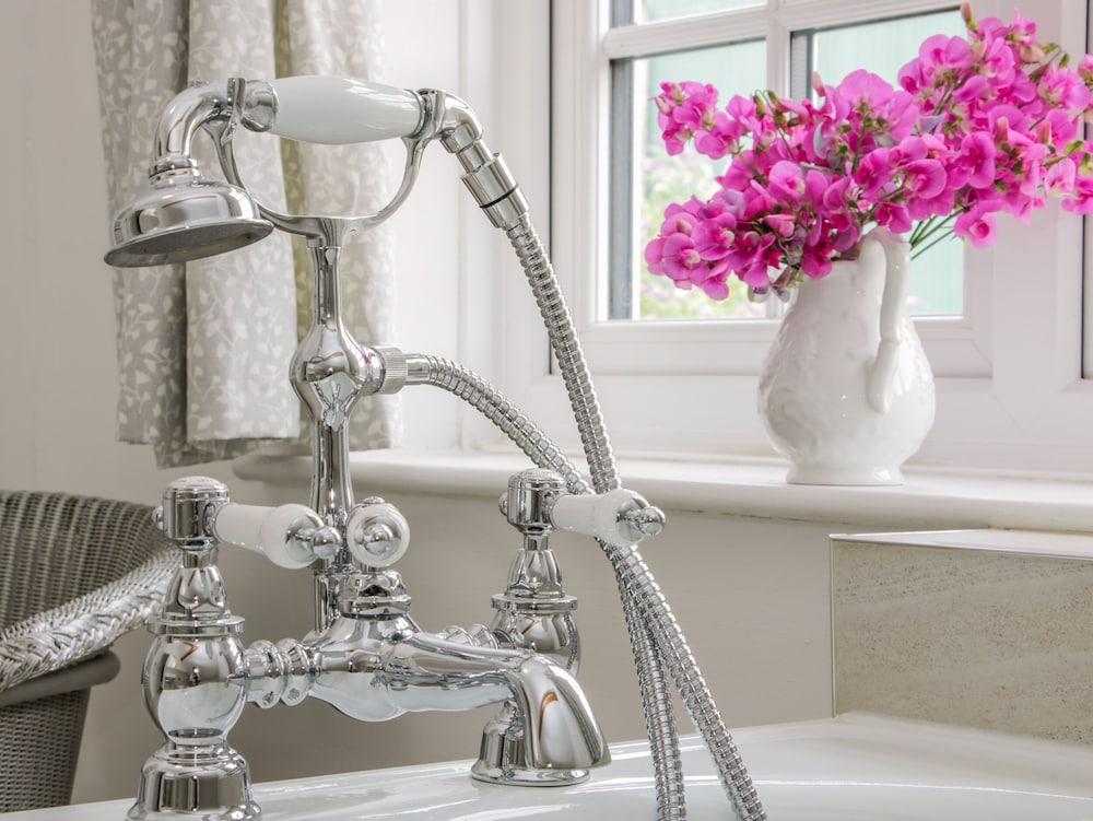 The Old Farmhouse, Upper Pitts