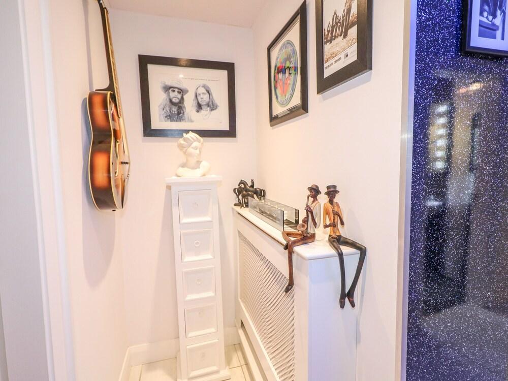 Beachside and Golf Apartment