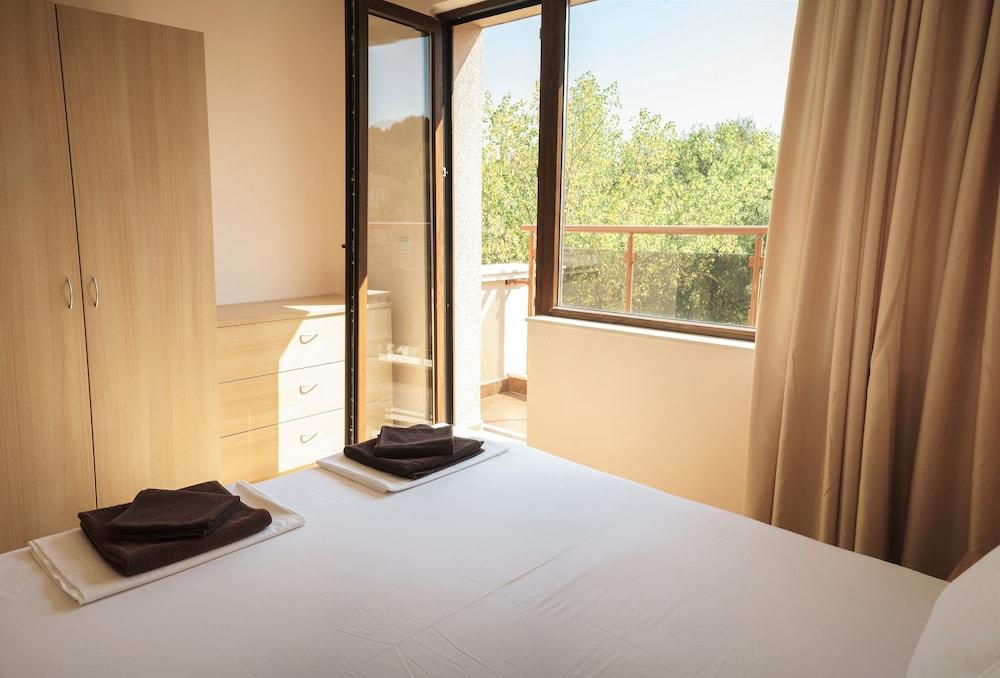 Moreto Seaside Aparthotel