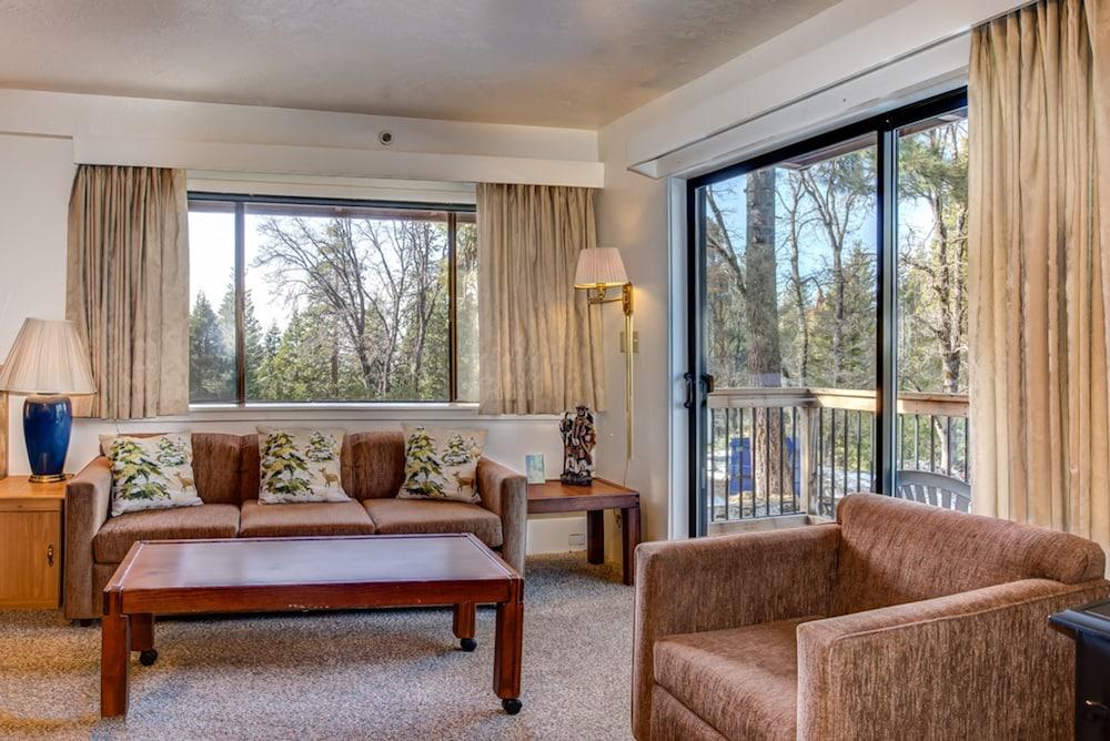 Cozy Corner Studio-a112