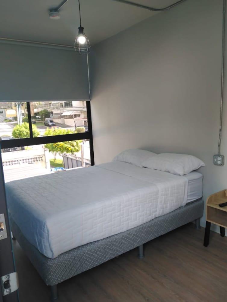 Nomada Container Hotel Panama City
