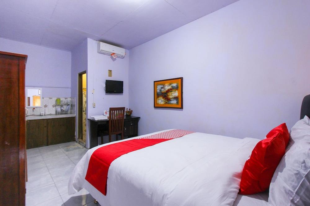 OYO 1721 A. Yani 95 Residence