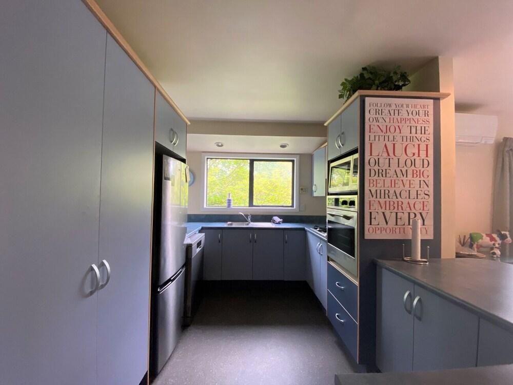 17 Chisholm Crescent