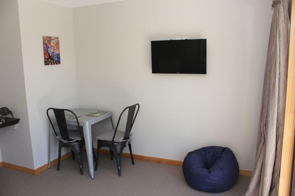 3 Thomas Hanmer Drive