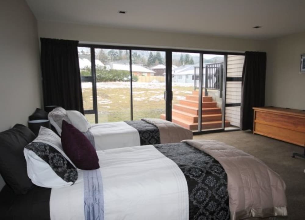 20 Rutherford Crescent