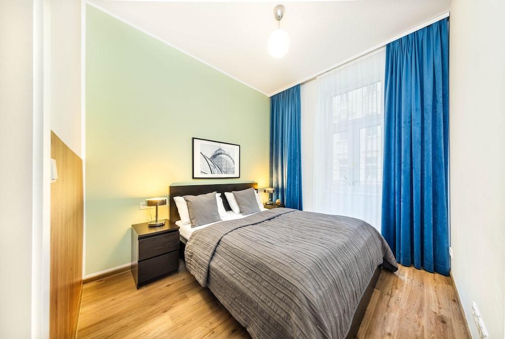 Jimmy's Apartments Emerald