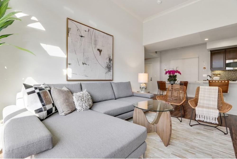 Lavish Suites At Bel Air