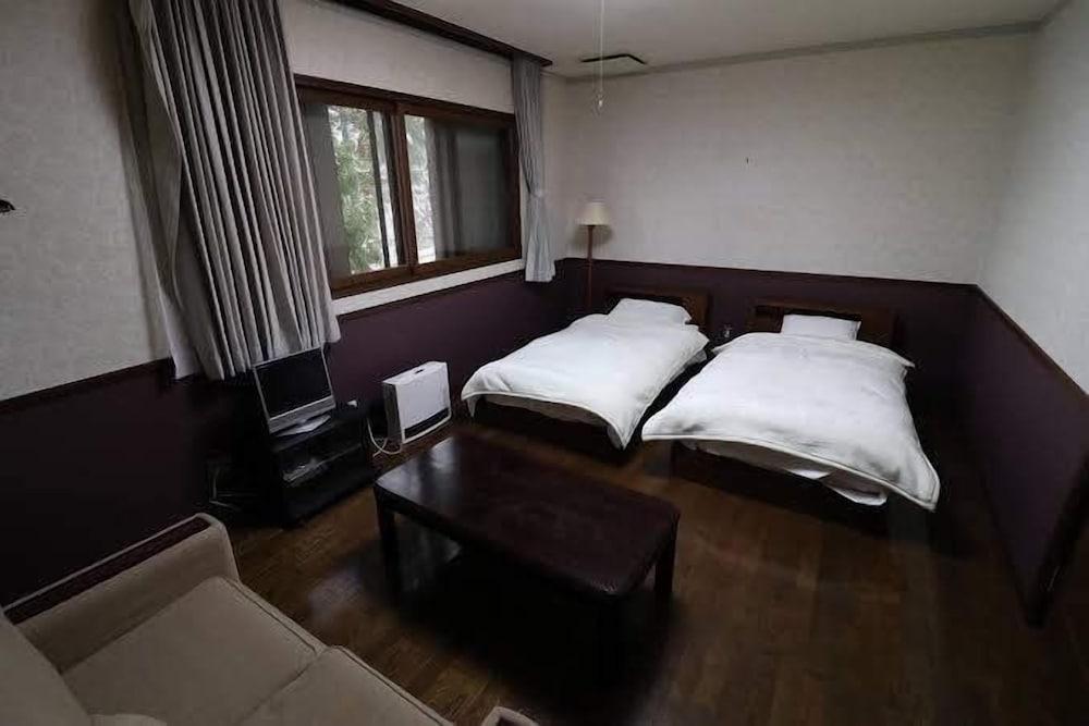 Guest House Nishiborakan - Hostel