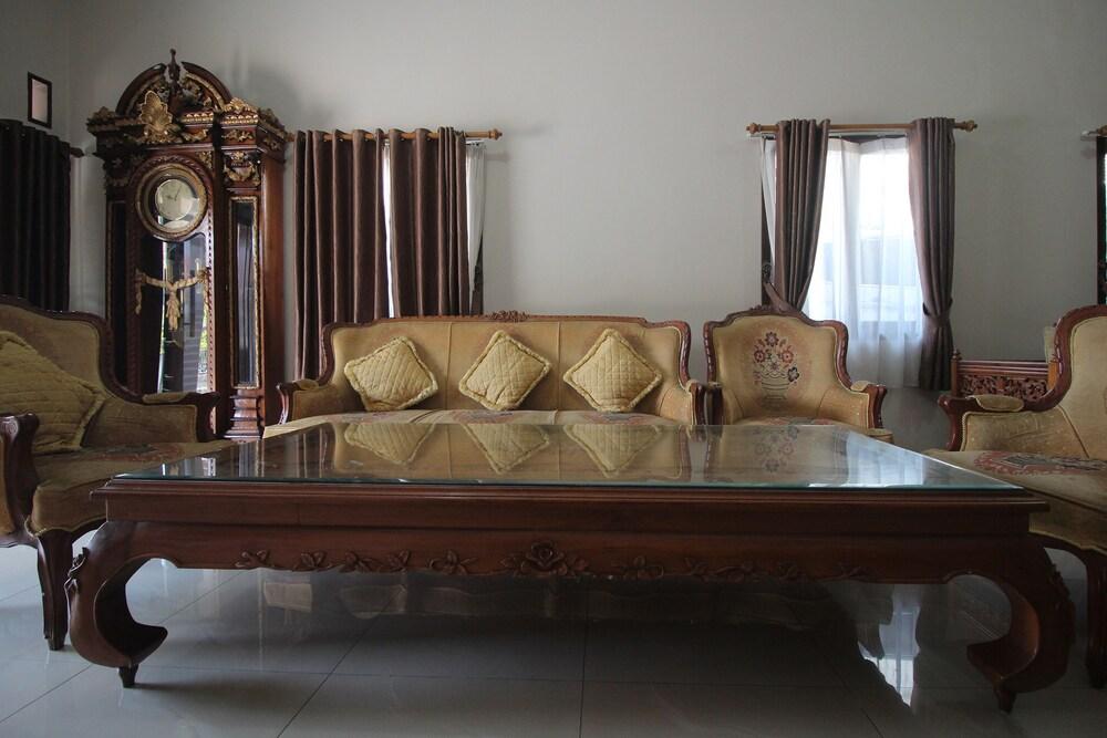 Hotel O Wisma Ray Syariah