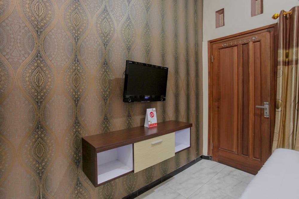 OYO 1692 Villa Akbar 3