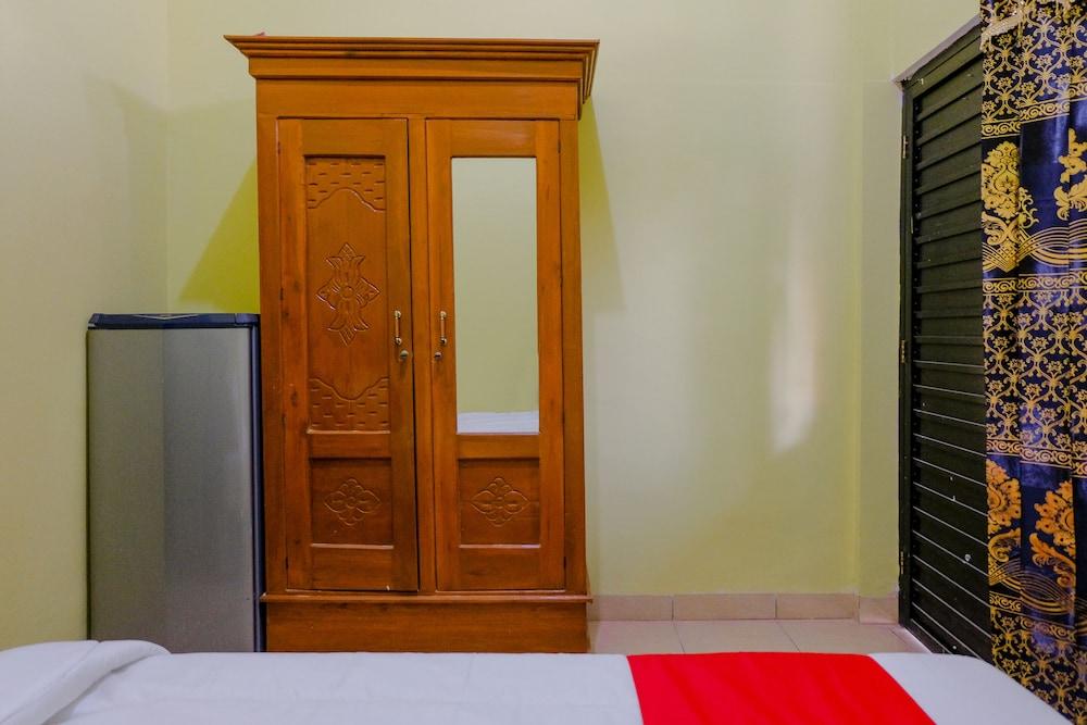 OYO 1784 Hj. Aniek Residence