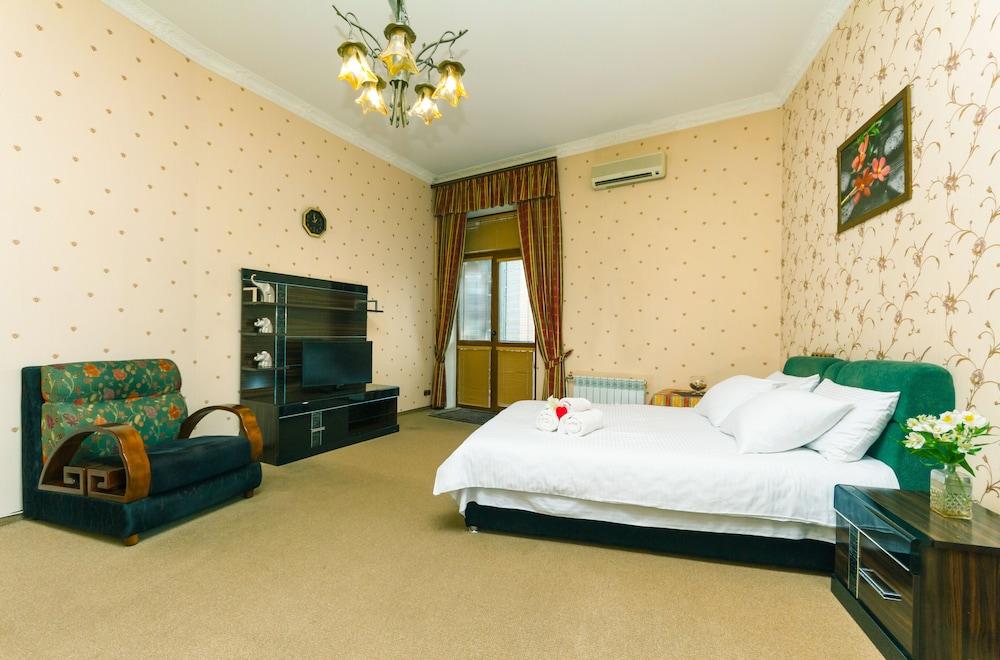 KyivHome Best view on Independence Square