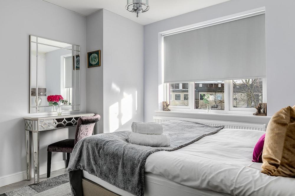 Cromwell Road Apartments