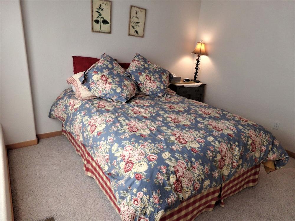 Fawn Townhome 4 bed 3 bath HTJP4