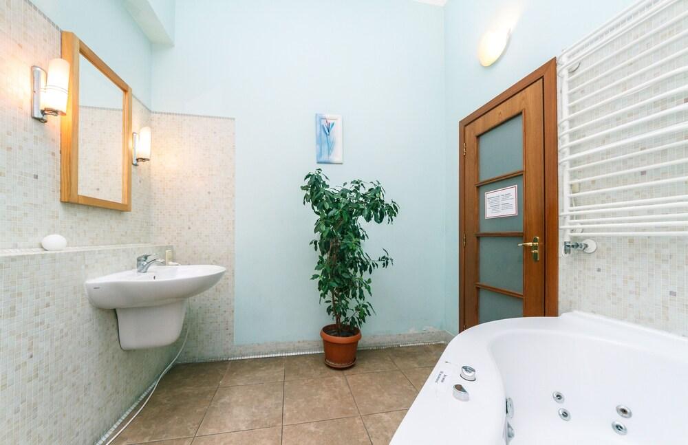 Apartment with Jacuzzi in city center