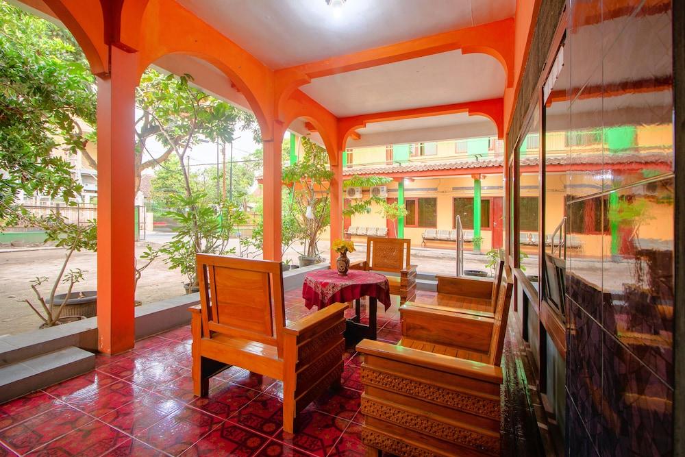 Super OYO 1788 House 24