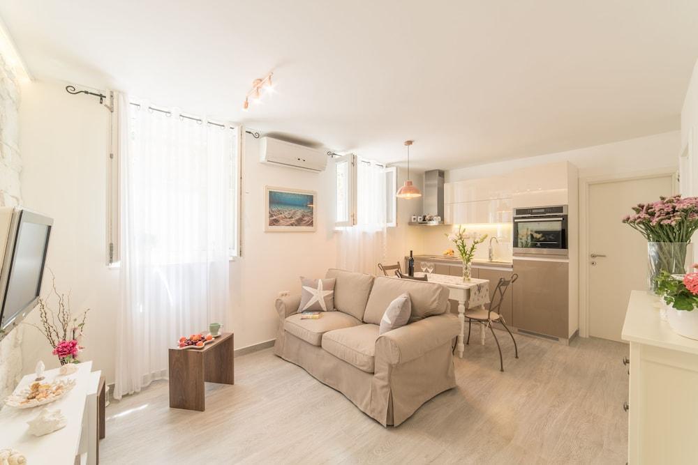 Apartment Nona near Beach