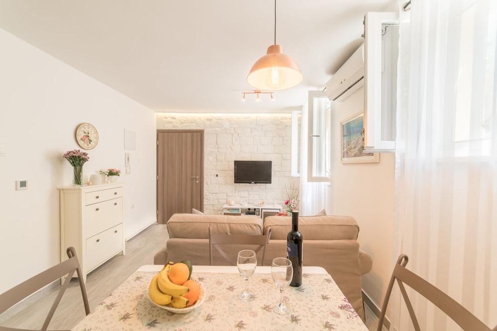 Apartment Nona near Beach