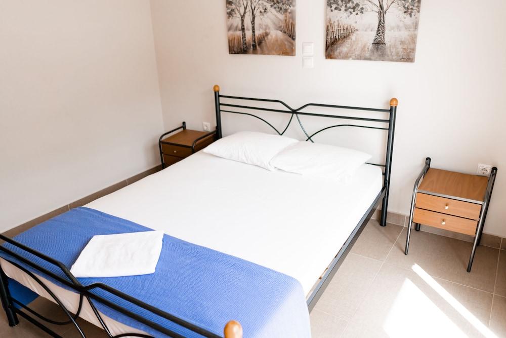 Thanasis Place Hostel