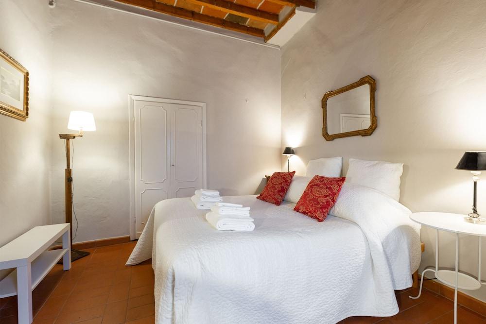 Sant'Ambrogio Five Senses