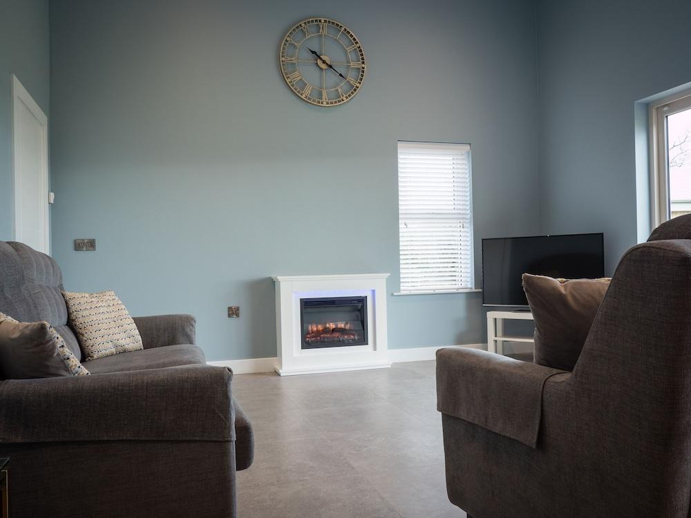 Executive Lakeside Lodge at Mullans Bay