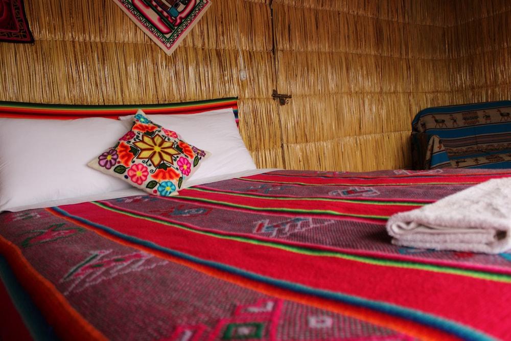 Titicaca Floating Lodge