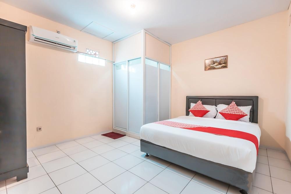 Hotel O J&b Room Pramuka