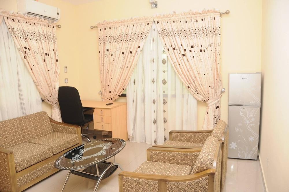 81 Division Officers Mess Apartment