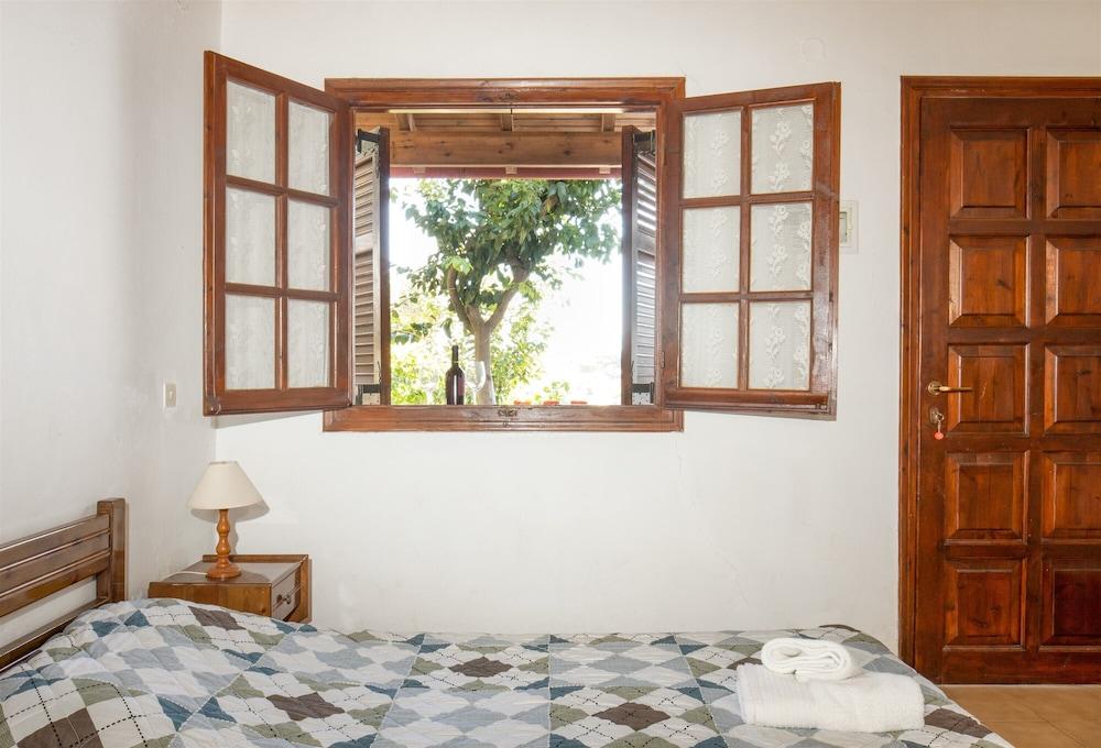 Villa Perris Studios