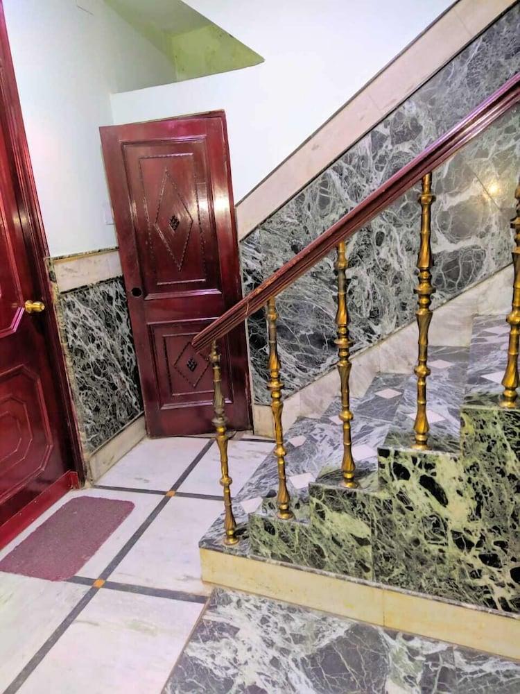 Hotel Green Palace By ADB Rooms