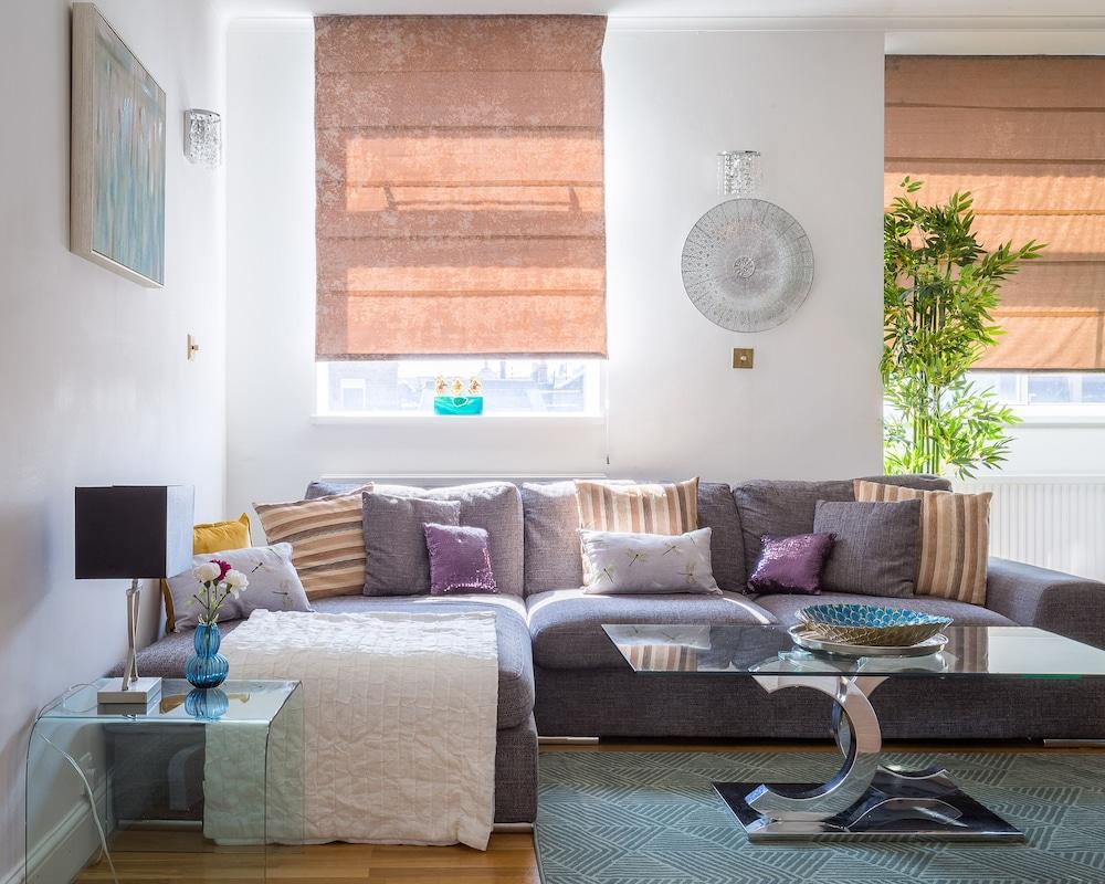 Designer 2-bed 2-bath Behind Selfridges