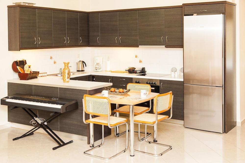 Spacious Apartment in Neos Kosmos