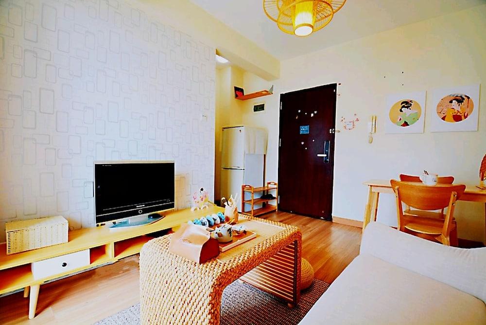 Avatar Japan Impression Queen Bed & High Rise View