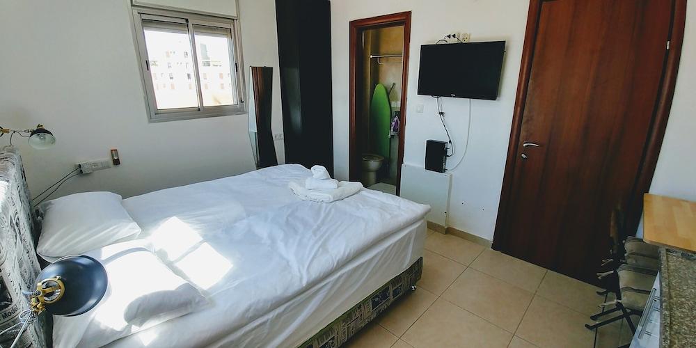 Jaffa's Penthouse Hostel