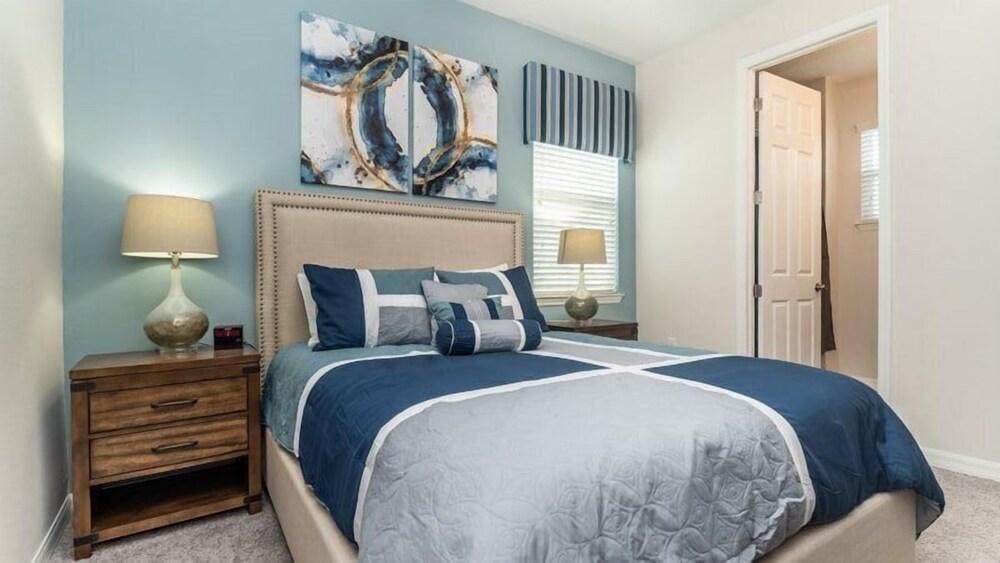 Modern Solara Resort 4 Bedroom Pool Home