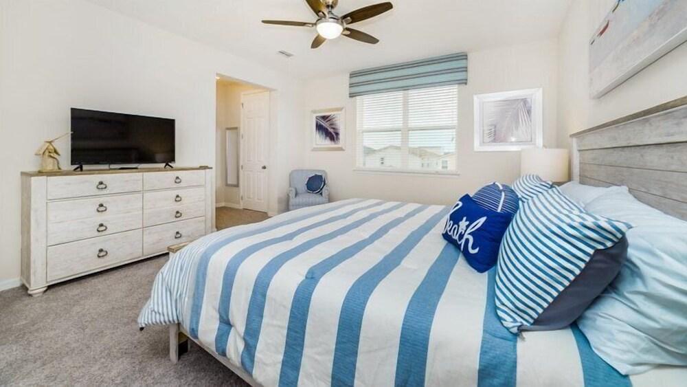 Modern Solara Resort 4 Bedroom Pool Home