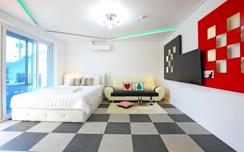 Gyeongju the One Pension - Red