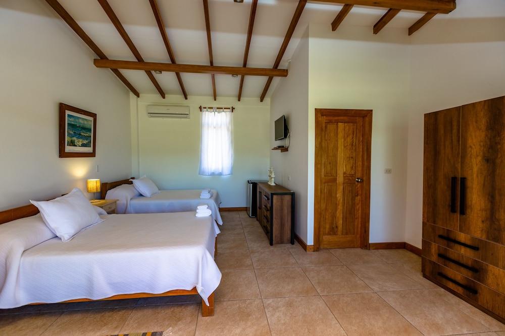 Hotel Punta Camarón Bungalows & Suites