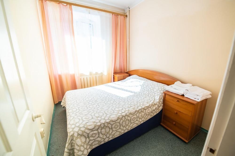 Apartment on Komarova 58-267