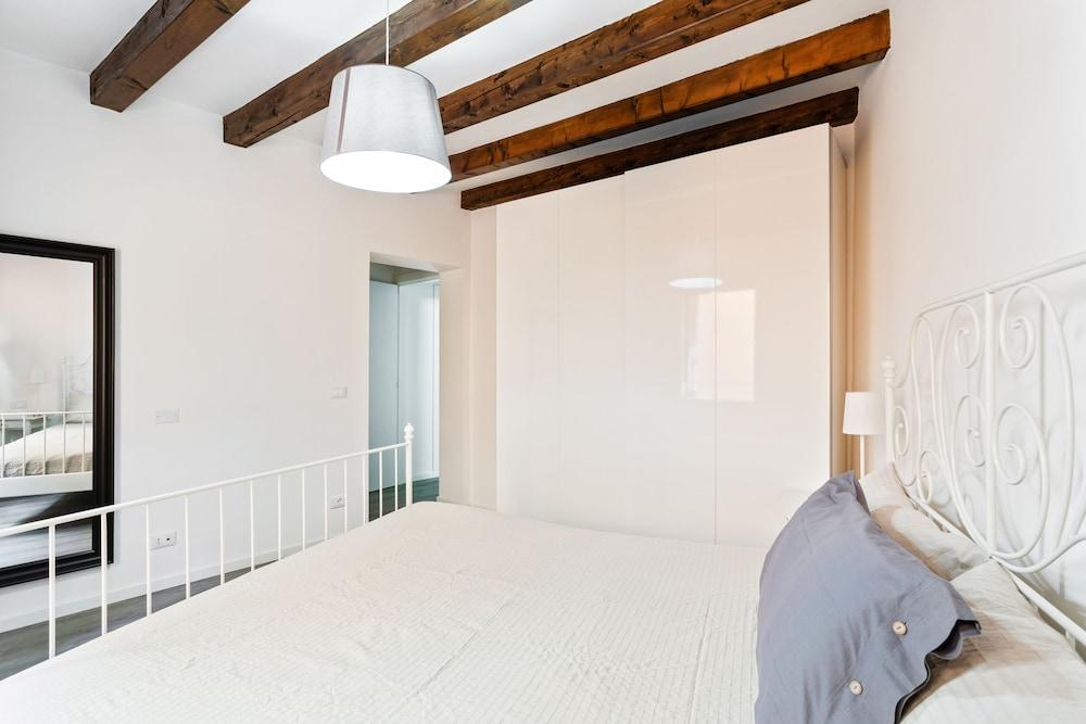 Civico 34 Central Flat