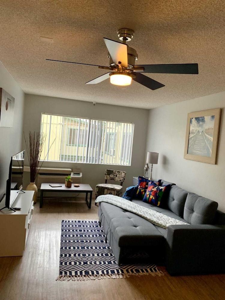 Hollywood Spacious Place