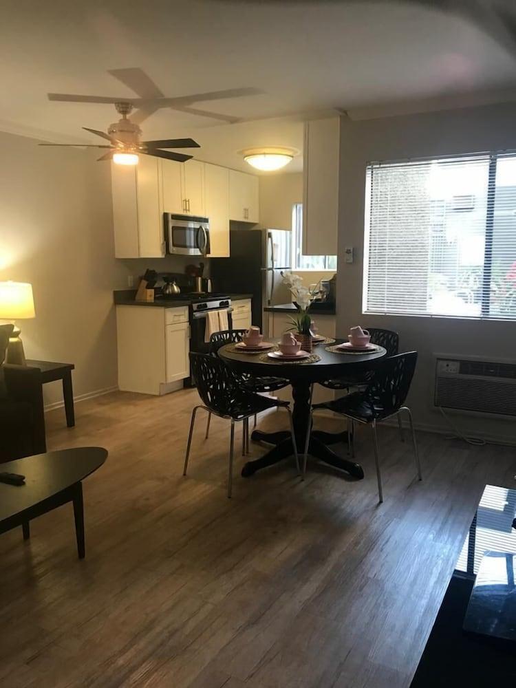 Hollywood Charming Vacation